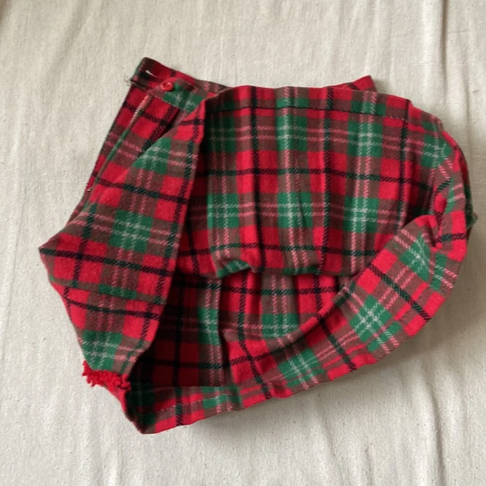 VINTAGE WOOL Skirt Kilt Mini pleated Irish Scottish Gingham Plaid Red Green
